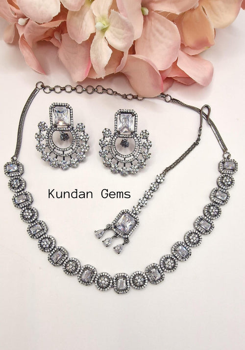 AD Sleek Necklace Set