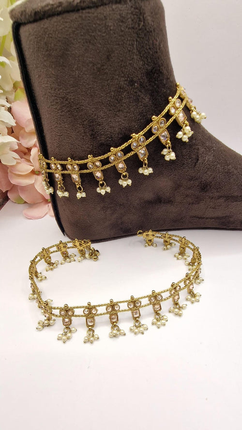 Pair of Sleek Gold Anklets