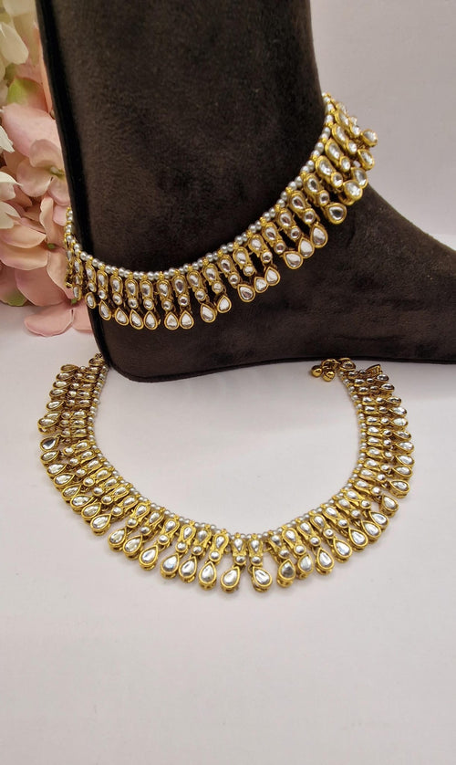 Sleek Kundan Gold Anklets