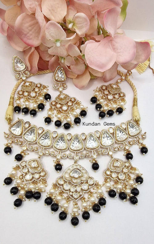 Heavy Uncut Kundan Necklace Set With Tikka