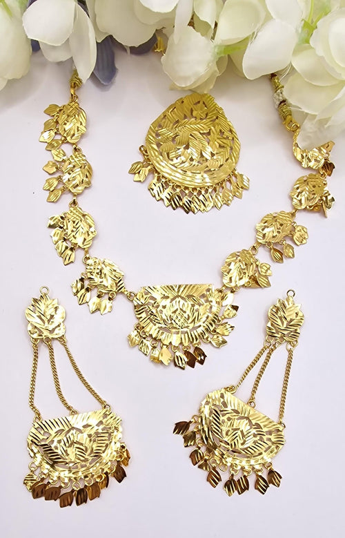 Gold look alike necklace set
