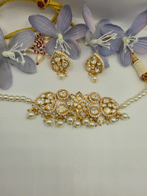 Sunehri Kundan Gold Choker Set