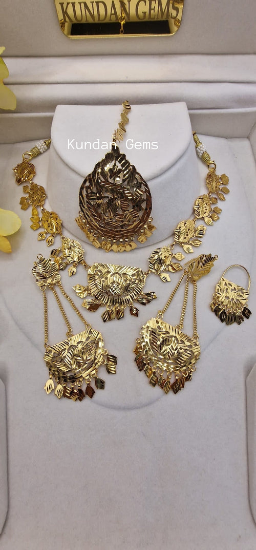 Gold traditional Necklace 4 piece set