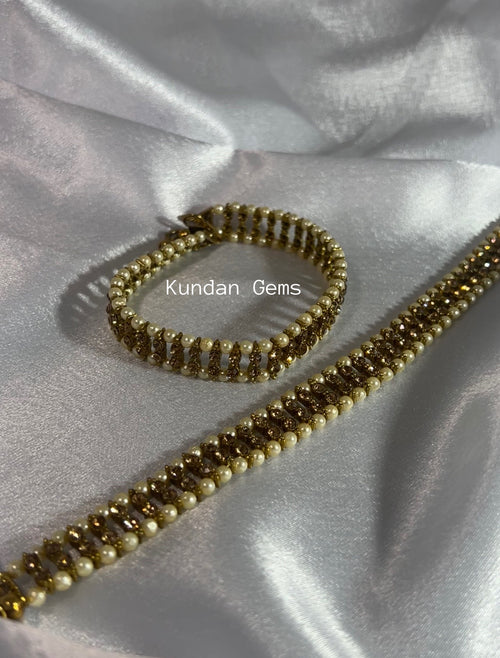 Gold sleek pearl anklet